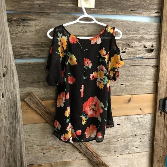 𝅺sienna Sky size Med Sheer black cold-shoulder floral blouse - Picture 4 of 6